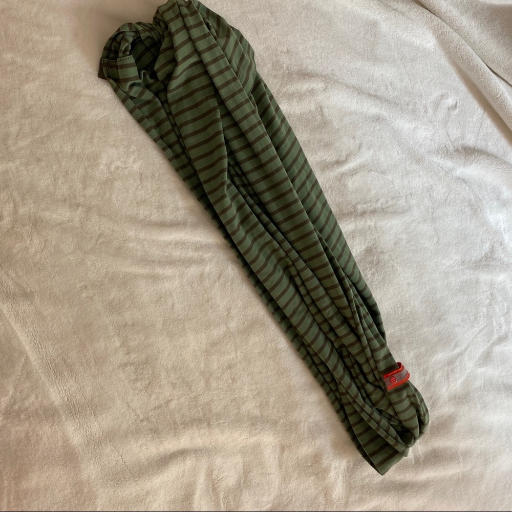 Lululemon infinity scarf - Picture 3 of 7